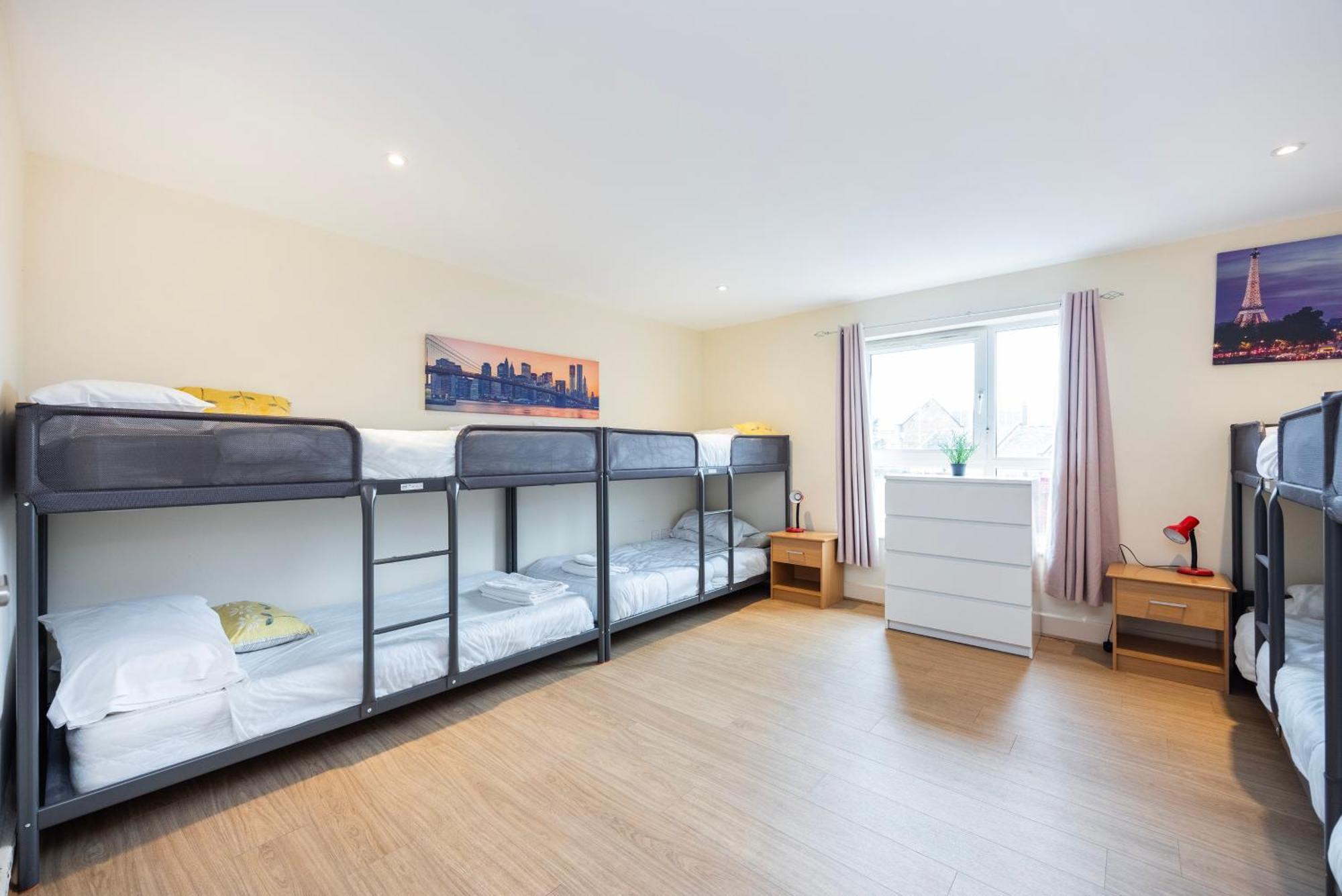 Heads On Bed - Docklands Canary Wharf Excel * Londra